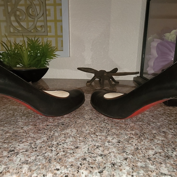 Christian Louboutin Simple Leather Black Pump 37.5--RE-FINISHED/Clear Protector - Picture 4 of 13